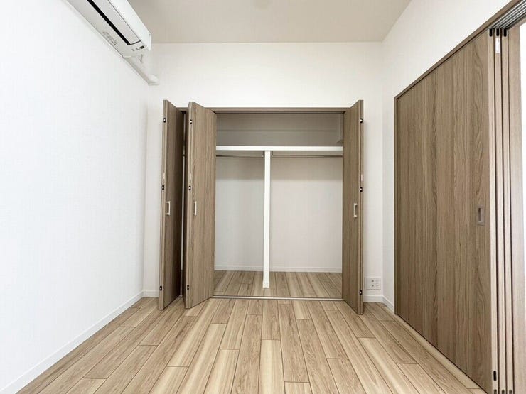 【Bedroom】クローゼット完備で収納力◎。家具の配置もしやすい機能的な洋室です。