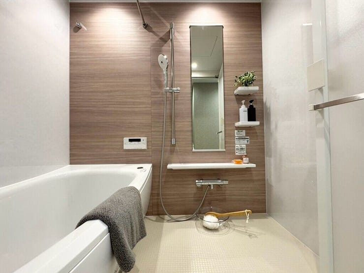 【Bathroom】お子様とのバスタイムにも十分な広さがあり、掃除も簡単にできます。