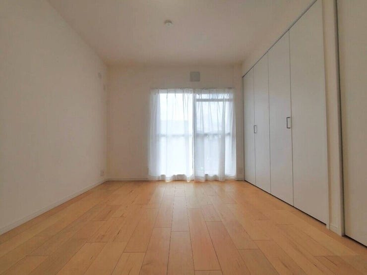 【Bedroom】ナチュラルな内装で、リラックスできる空間。寝室や書斎にも最適です。