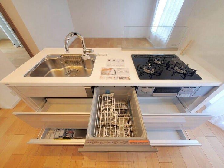 【kitchen】家事の時短に便利な食洗機付き。手洗い不要で毎日の負担を軽減します。