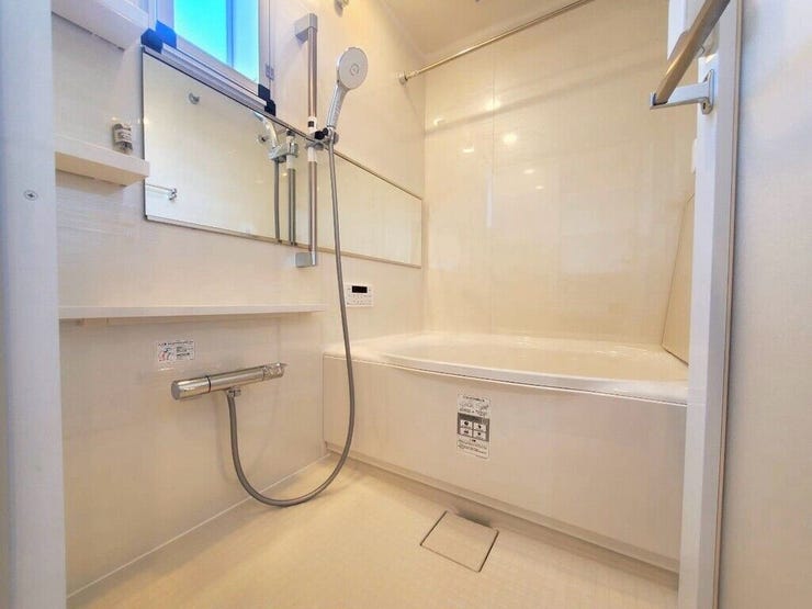 【Bathroom】お子様とのバスタイムにも十分な広さがあり、掃除も簡単にできます。