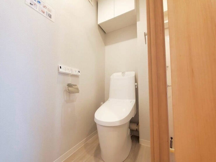 【Toilet】清潔感があり、落ち着いたデザインのトイレ。家族みんなが快適に使えます。
