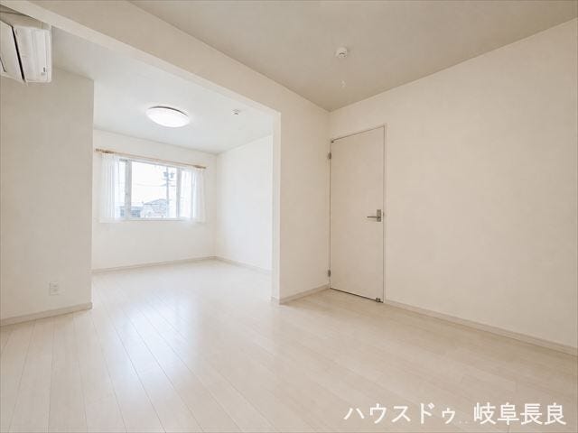 ≪5.3帖北側≫※居住中につき室内をCGにてもの消しをしたものです。
今は広々とした一部屋、将来は個室として分けて使える洋室。長く住み続けやすい工夫が魅力です。