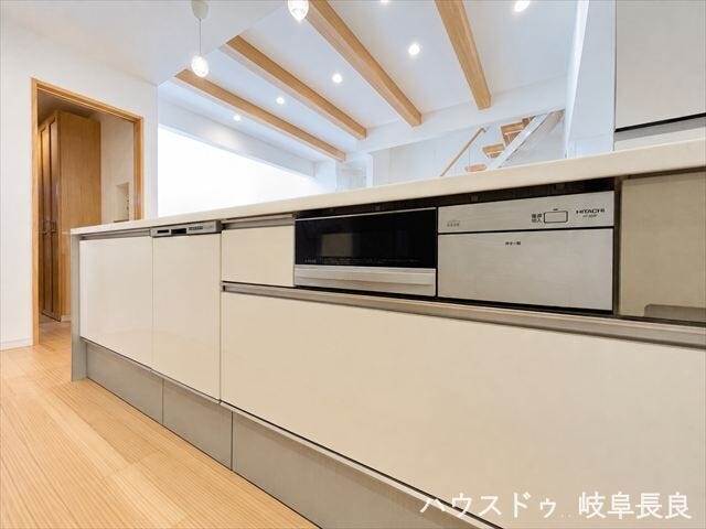※居住中につき室内をCGにてもの消しをしたものです。
家族とのコミュニケーションが自然と広がるカウンターキッチン。配膳や片付けもしやすく、毎日の家事を快適にサポートします。