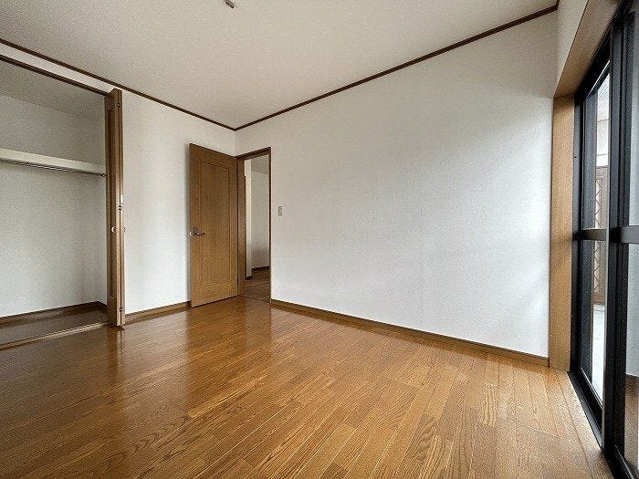 2階南側洋室6帖