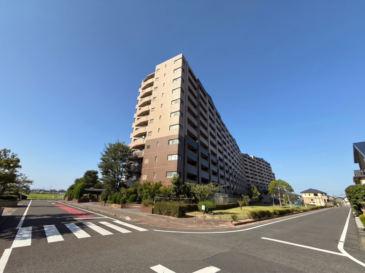 西側 前面道路
※こちらの写真は家具等を消す加工を行っております