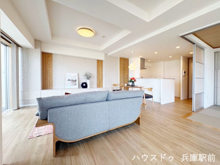 ◇約20帖超のゆとりあるLDKは、リビング・ダイニング・和室が一体となった開放的な空間。