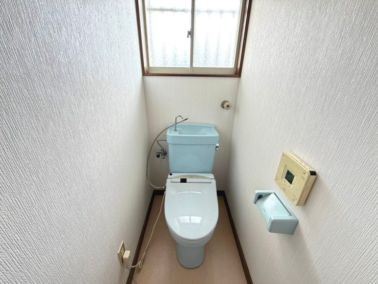 温水洗浄便座付トイレ。各階トイレで混雑時も安心です。