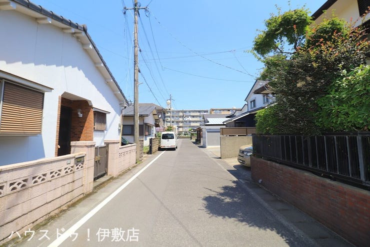【前面道路】
東側前面道路、北方面
大通りから一本入っており、交通量少なめです