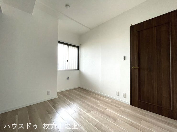 明るく落ち着いた雰囲気の洋室です。