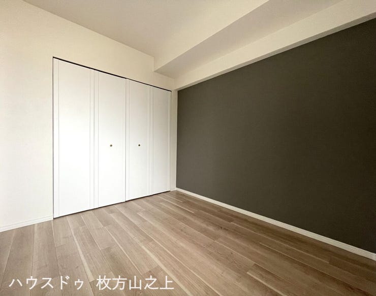 アクセントクロスがおしゃれな洋室です。
