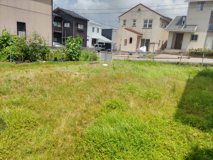 奥から道路のほうを見るとこんな感じです♪かなりゆったりとした空間です!