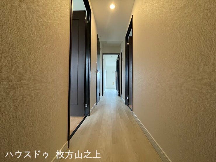 室内をスムーズにつなぐゆとりある廊下。