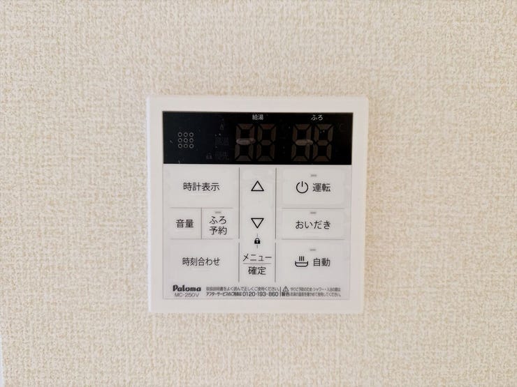 追い炊き機能でいつでも温かいお風呂を楽しめます。家族の入浴時間がバラバラでも、ボタン一つですぐに心地よい適温に。帰宅が遅くなったお父さんも、いつでもポカポカのお湯で一日の疲れを癒せます。