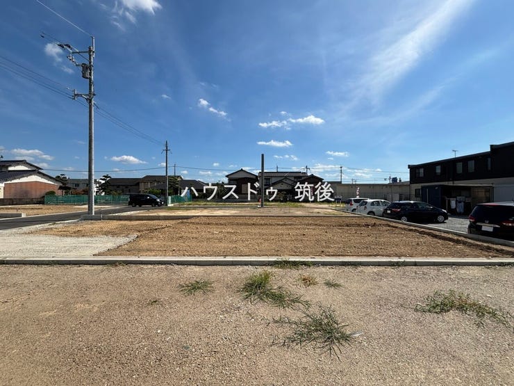 スーパー約450m、コンビニ約400m、ドラッグストア約650m。日々の買い物に便利な住環境です。