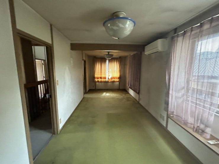 【8月21日まで現況販売】2階約12帖のお部屋です。二つに分けてお子様のお部屋にしても良いかもしれませんね。