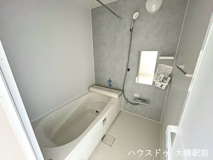 一日の疲れをゆっくり癒やせるバスルーム。落ち着いた空間で、家族みんなが快適なバスタイムを楽しめます♪