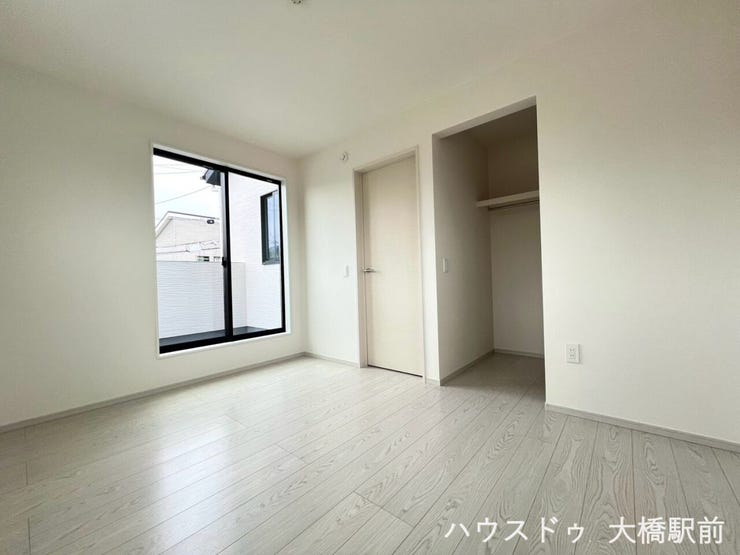 家族の衣類やバッグなどをまとめて収納できるWIC。収納家具を減らして、居室を広く使えるのも嬉しいポイントです♪