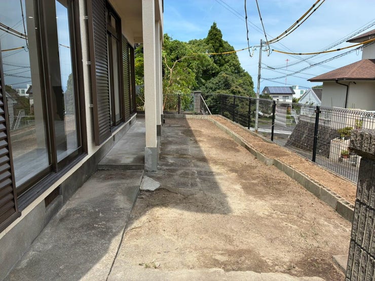 リビング南側にある庭です。日当たりが良く、ちょっとした家庭菜園を楽しむ事が出来ます。