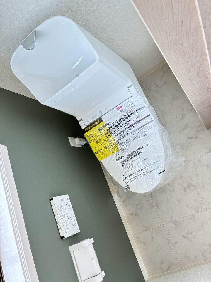 1階トイレは新品に交換済みです。