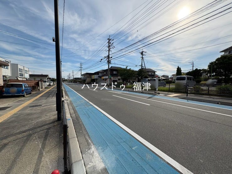 古賀駅、ししぶ駅まで徒歩12分♪
日々の通学・通勤に便利な立地です。
《古賀市花鶴丘2丁目 新築戸建》