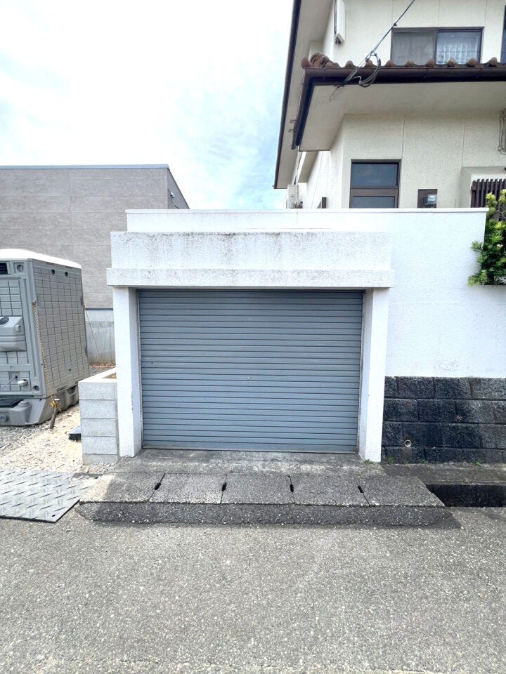 全居室収納♪小倉南区朽網西中古戸建て◎駐車場◎照明器具◎納戸◎トイレ2ヶ所◎勝手口