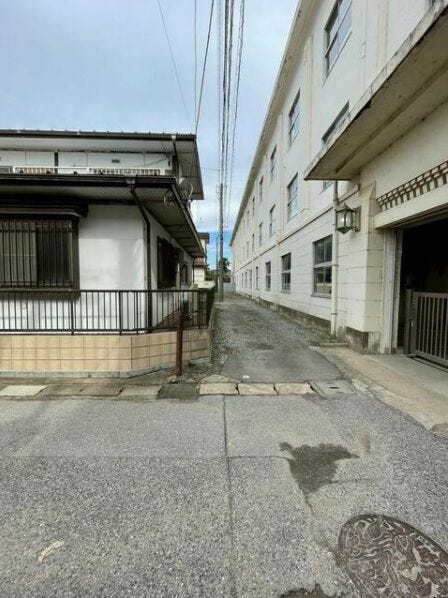 隣は中央小学校♪お子様にとっても安心な近さ♪