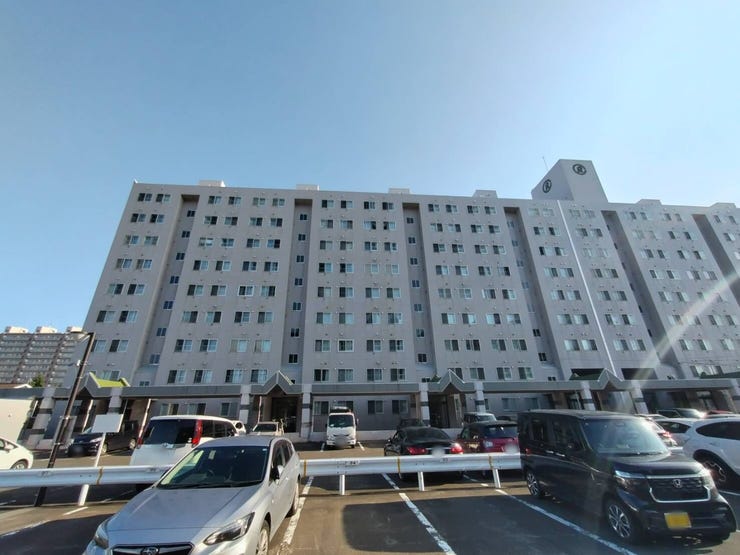 【外観】
《外観写真》
JR学園都市線「あいの里教育大」駅 徒歩10分!
小学校も近く、子育てファミリーにもおすすめのマンションです。