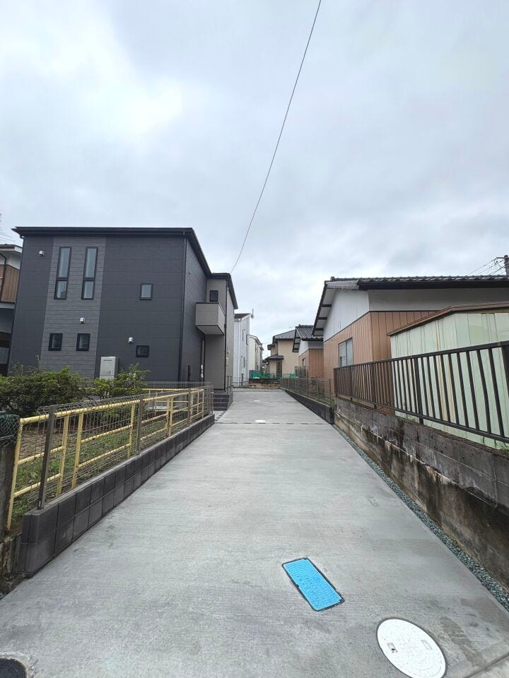 縦列3台可能なカースペースを完備しております。
