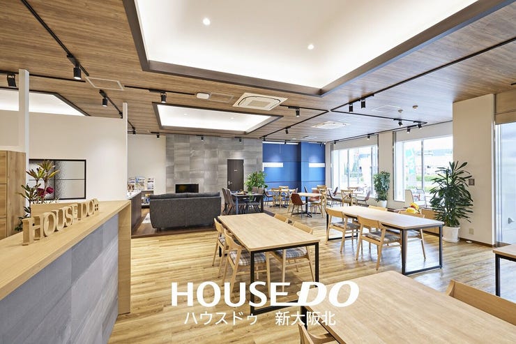 ■弊社は三国駅の目の前にある大型店舗です!
■広々とした、カフェのような店舗です◎
■阪急三国駅前、ハウスドゥの青い看板を目印にお越しください♪