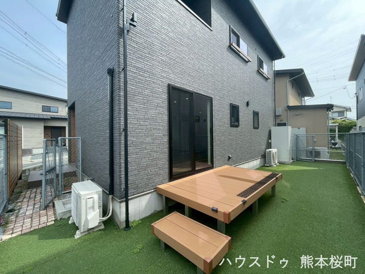 ■周囲を気にせず遊べるドッグラン完備の庭■愛犬の遊び場としてはもちろん、BBQやプールなどご家族で自由に楽しめます。