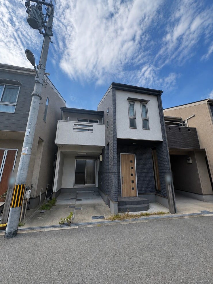 【外観】
2013年10月完成の2階建戸建♪