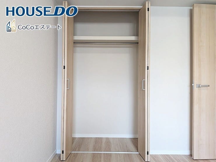 □■収納■□
6.3帖の洋室の収納です♪
各部屋にクローゼット完備。
ゆとりの収納で、お部屋がスッキリ片付きます。