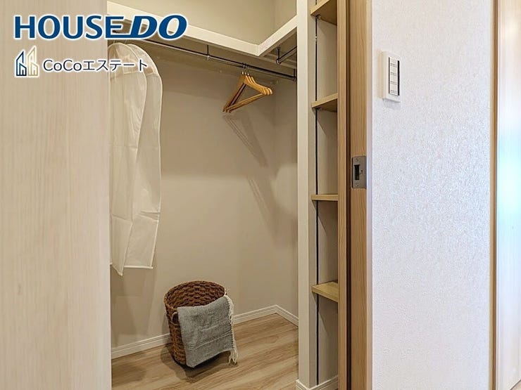 □■収納■□
ウォークインクローゼット♪
普段使いのお洋服や小物はもちろん、シーズンオフのものまでしっかり収納できる頼もしいスペースです。