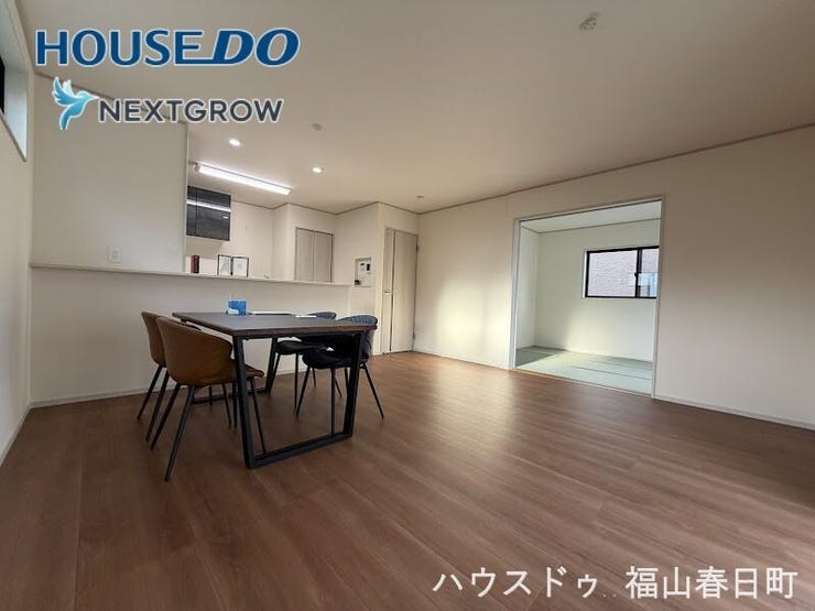【居間・リビング】
広くて明るいリビングは、快適に過ごせる空間となっています!