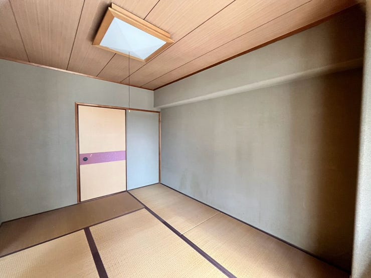 6帖の和室です。リフォームプランの場合は壁を抜いたりするご検討も可能です