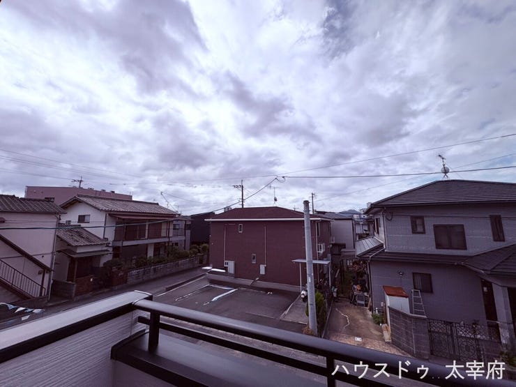 周辺は視界を遮る高い建物がないので、開放感のある住環境です。