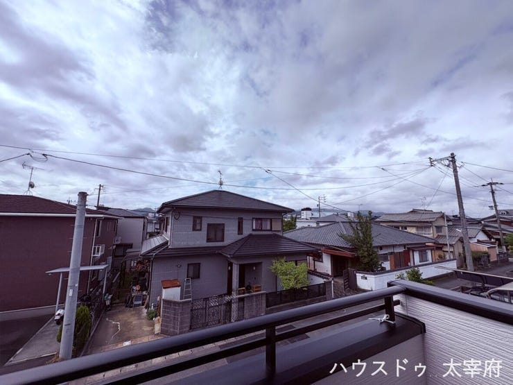 周辺は視界を遮る高い建物がないので、開放感のある住環境です。