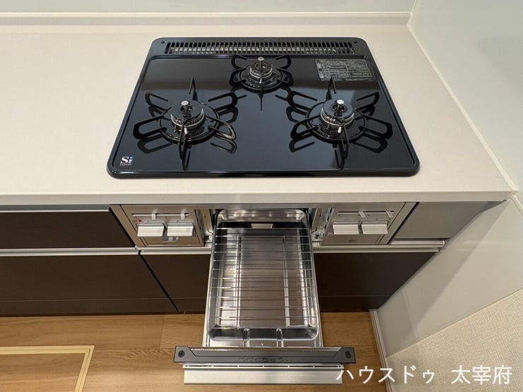 グリル付きで同時調理が可能◎「焼く・炒める・煮る・温める」を同時進行でき、料理の段取りがしやすいのが魅力です。品数が多い料理や作り置き調理も、余裕をもって対応できます。