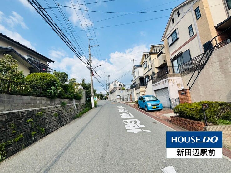苦手な方でも、運転しやすそうな広さがありそうな道路ですね。