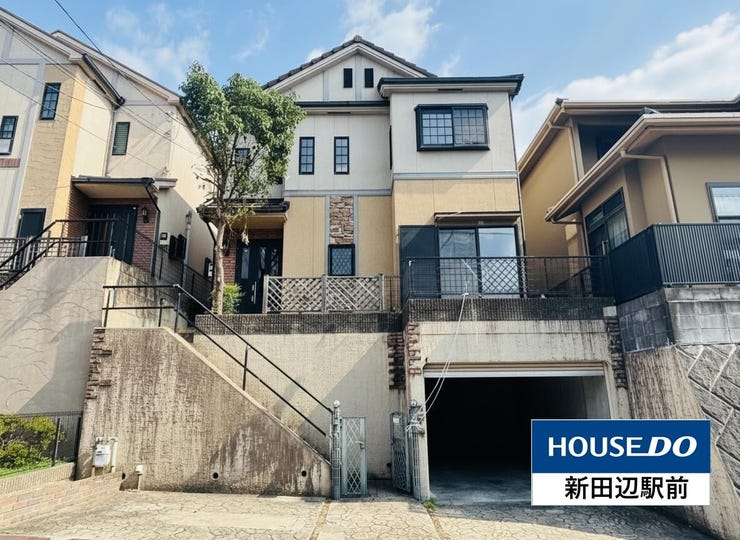【外観】
リフォーム済みの4LDKの戸建になります★