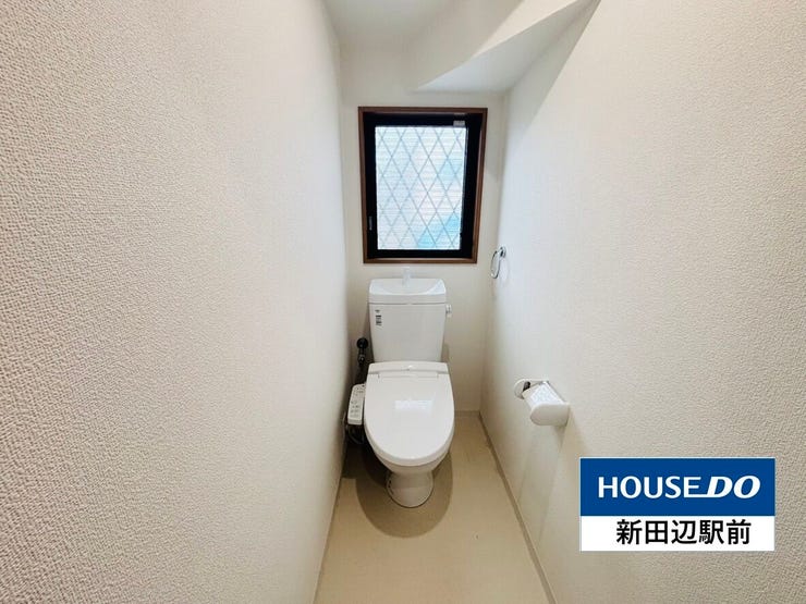 トイレは窓付きなので換気がしやすいですね。