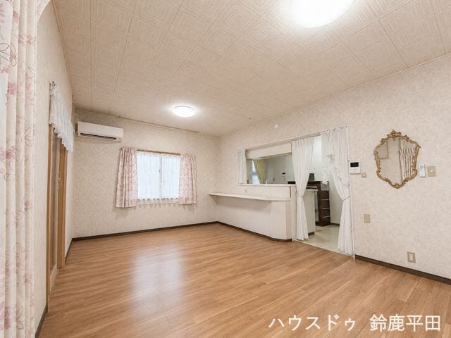 ※家具消し加工をしています
対面式のカウンターキッチンで家事をしながらでもご家族との会話を楽しめます。