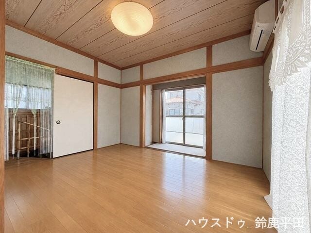 ※小物消し加工をしています
LDKに隣接された和室です。客間やお子様の遊び場などさまざまな用途に合わせて活用できます。