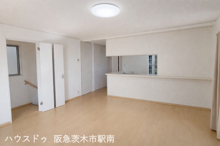 陽当たり良好で開放感ある明るいLDK空間です。