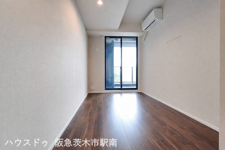 角部屋につき採光・通風良好、開放感ある明るい室内空間です
