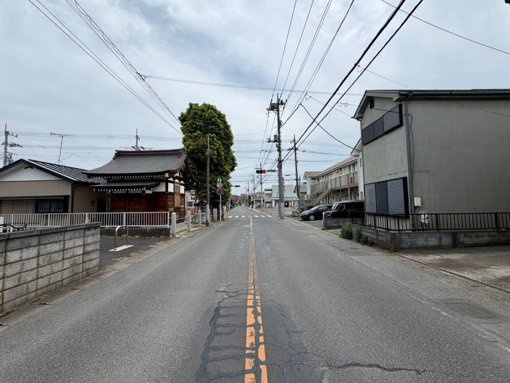 【前面道路含む現地写真】
前面道路幅員約8.0m!車の取り回しも苦になりません!