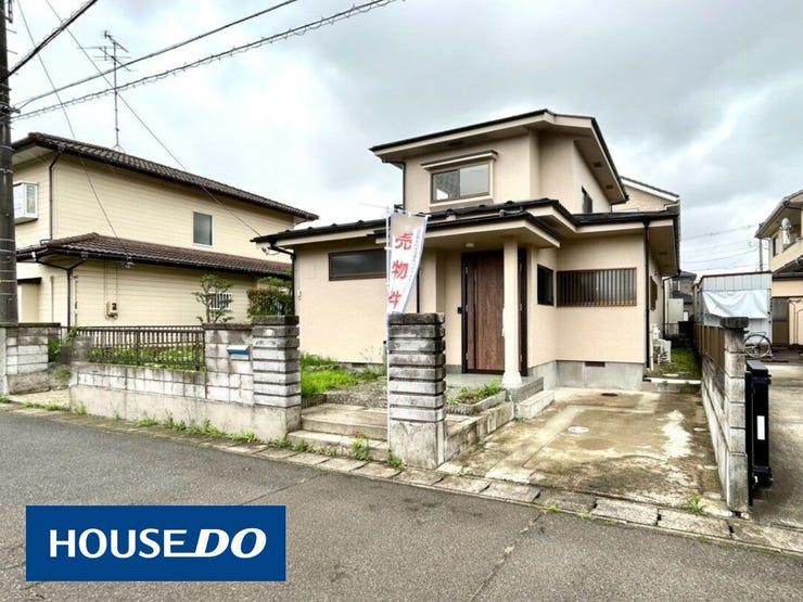 【外観】
水回り(キッチン・浴室・洗面・トイレ)をすべて新品交換し、外壁・屋根塗装、内装一式のリフォームを実施