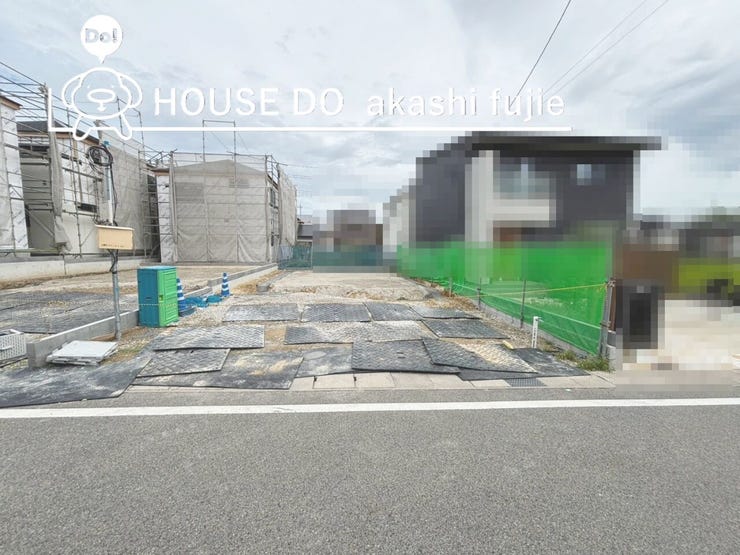 全面道路が広いのでお車の出し入れがしやすいです