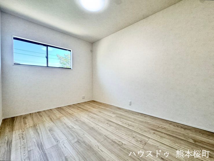 ■6帖洋室①■寝室、書斎、趣味の部屋。家族の成長やライフスタイルに合わせ、様々な使い方ができる快適な空間です。